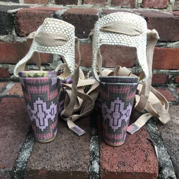 Stuart Weitzman X Theodora Callum - Picture 4 of 6